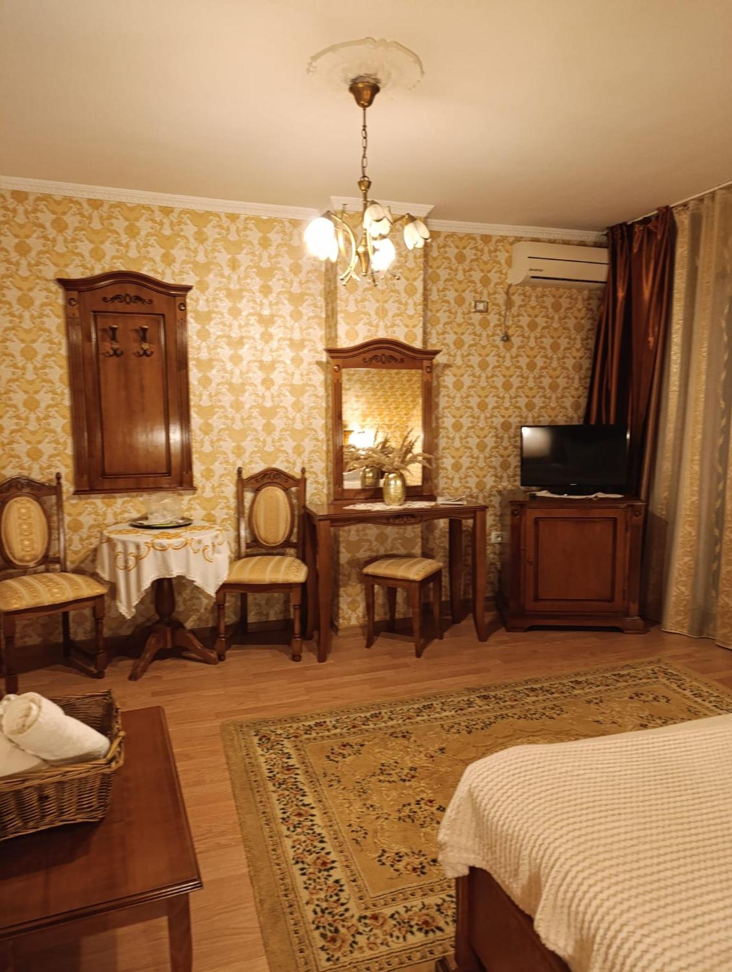 Pensiunea Lari Băile 1 Mai Zewnętrze zdjęcie