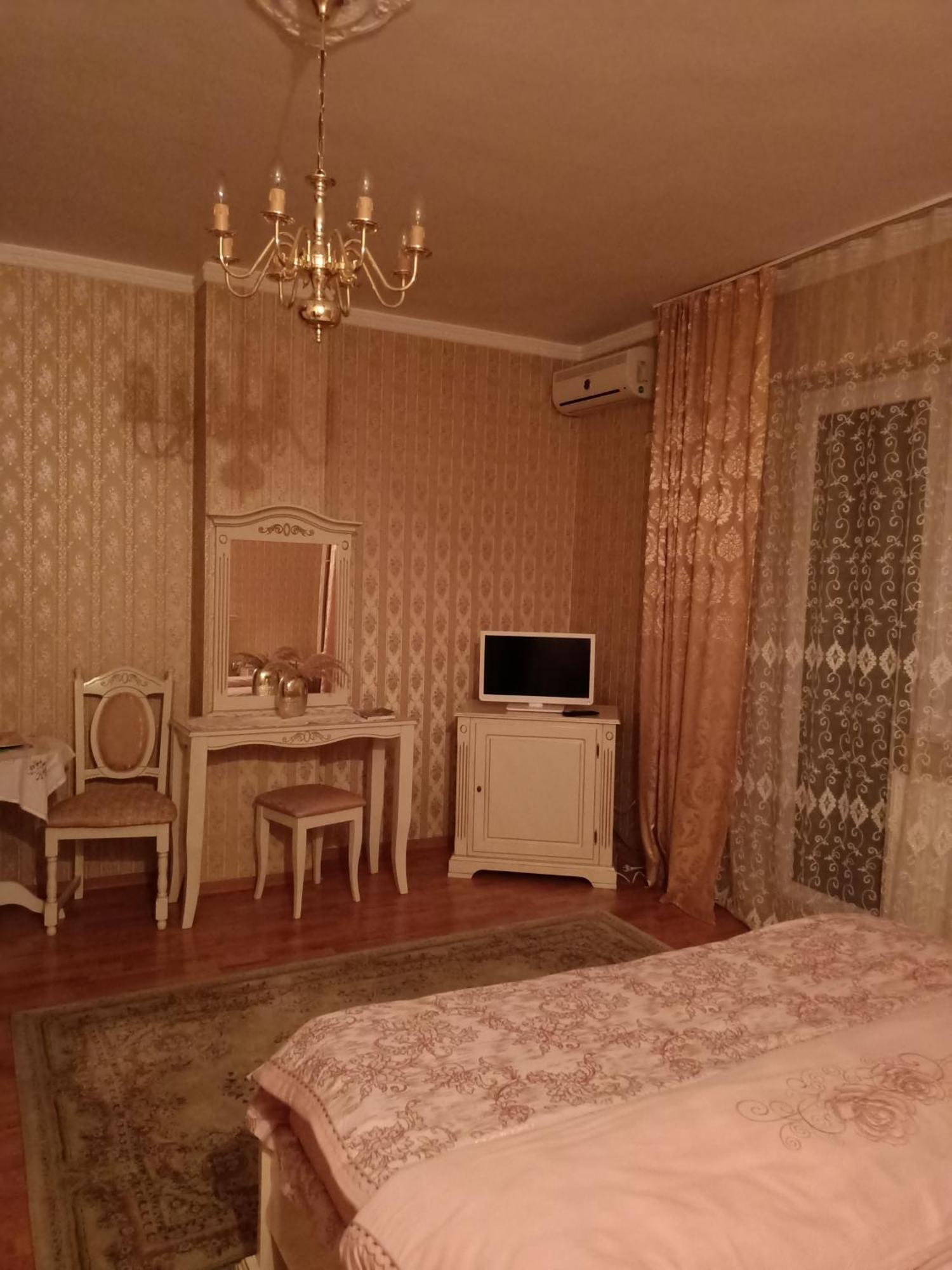 Pensiunea Lari Băile 1 Mai Zewnętrze zdjęcie